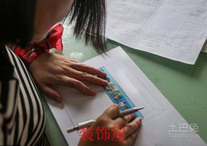 衣橱整理师入行6年 客户有明星等高消费人群